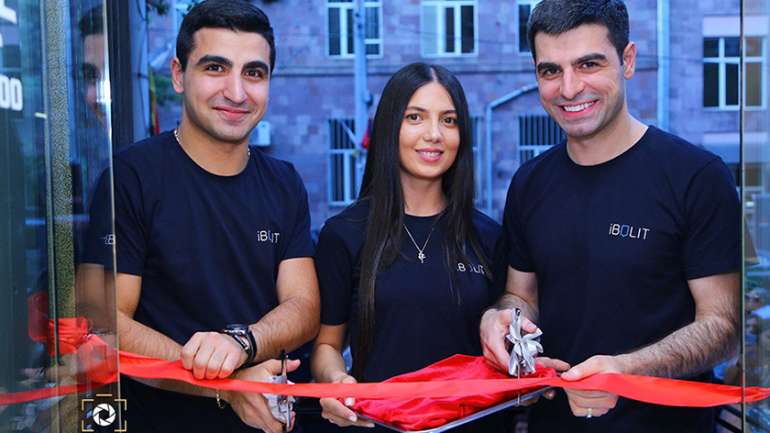 iBOLIT-ի 4-րդ տարեդարձը, հյուրերը և սրահի պաշտոնական բացման շնորհանդեսը Թումանյան 35 հասցեում